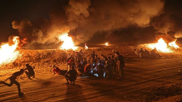 مظاهرات ليلية على حدود قطاع غزة، شرق مدينة خان يونس، فلسطين 2 سبمتمبر 2021 - سبوتنيك عربي
