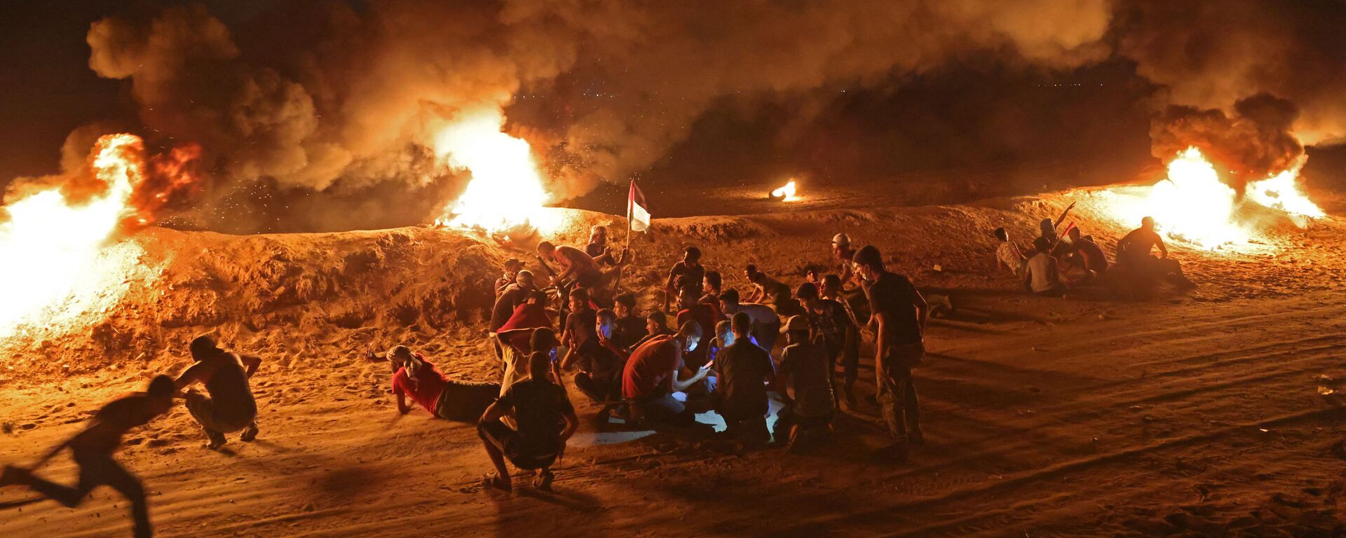 مظاهرات ليلية على حدود قطاع غزة، شرق مدينة خان يونس، فلسطين 2 سبمتمبر 2021 - سبوتنيك عربي, 1920, 17.12.2021