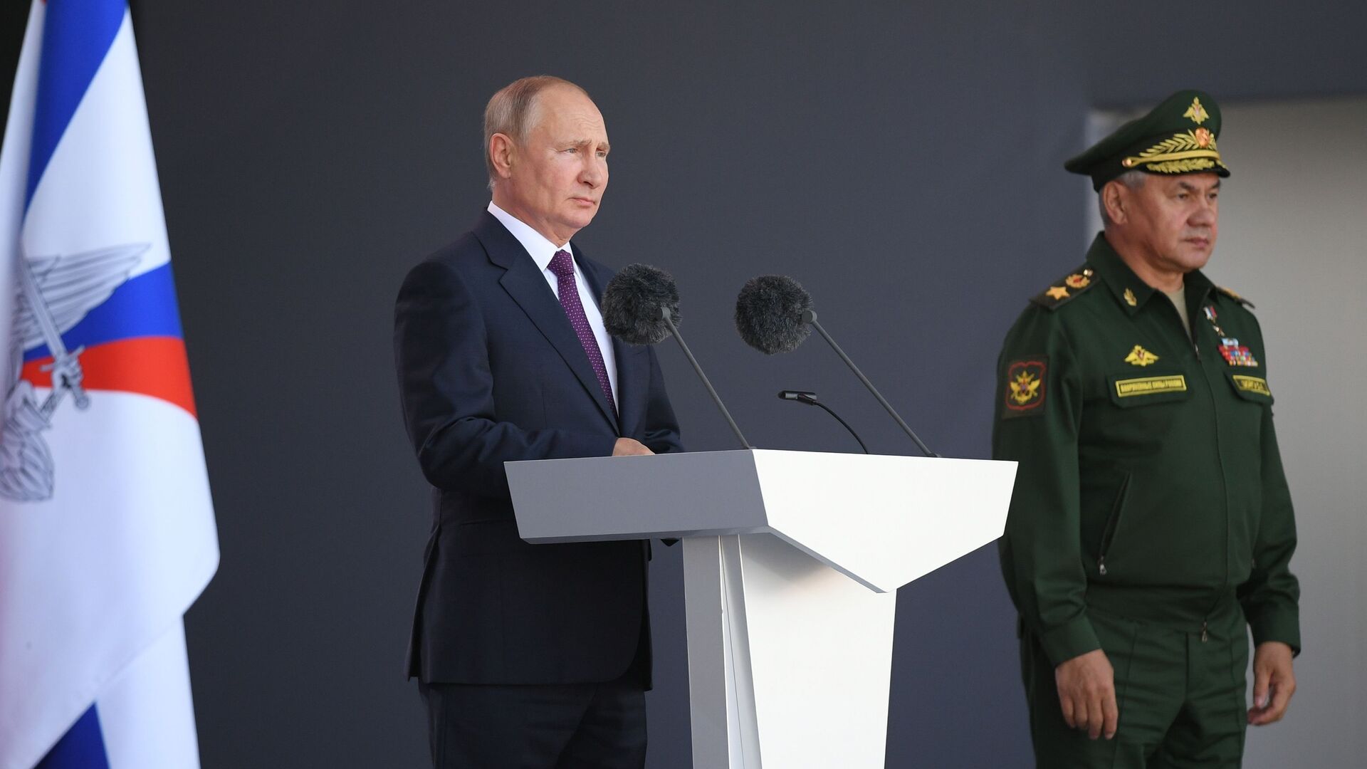 وزير الدفاع الروسي سيرغي شويغو والرئيس الروسي فلاديمير بوتين - سبوتنيك عربي, 1920, 21.10.2021