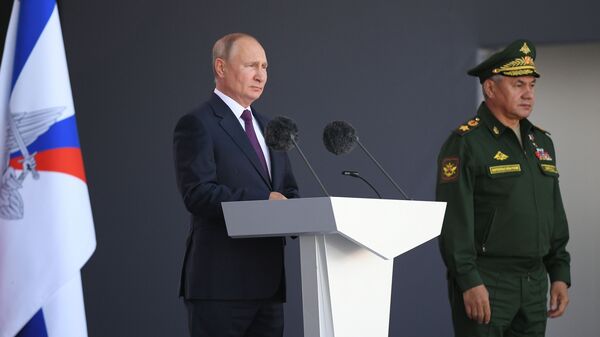 وزير الدفاع الروسي سيرغي شويغو والرئيس الروسي فلاديمير بوتين - سبوتنيك عربي