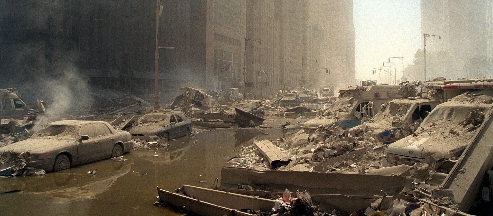 سقوط برجي التوأم المركز التجاري في مدينة نيويورك، الولايات المتحدة الأمريكية 11 سبتمبر 2001 - سبوتنيك عربي, 1920, 11.09.2021