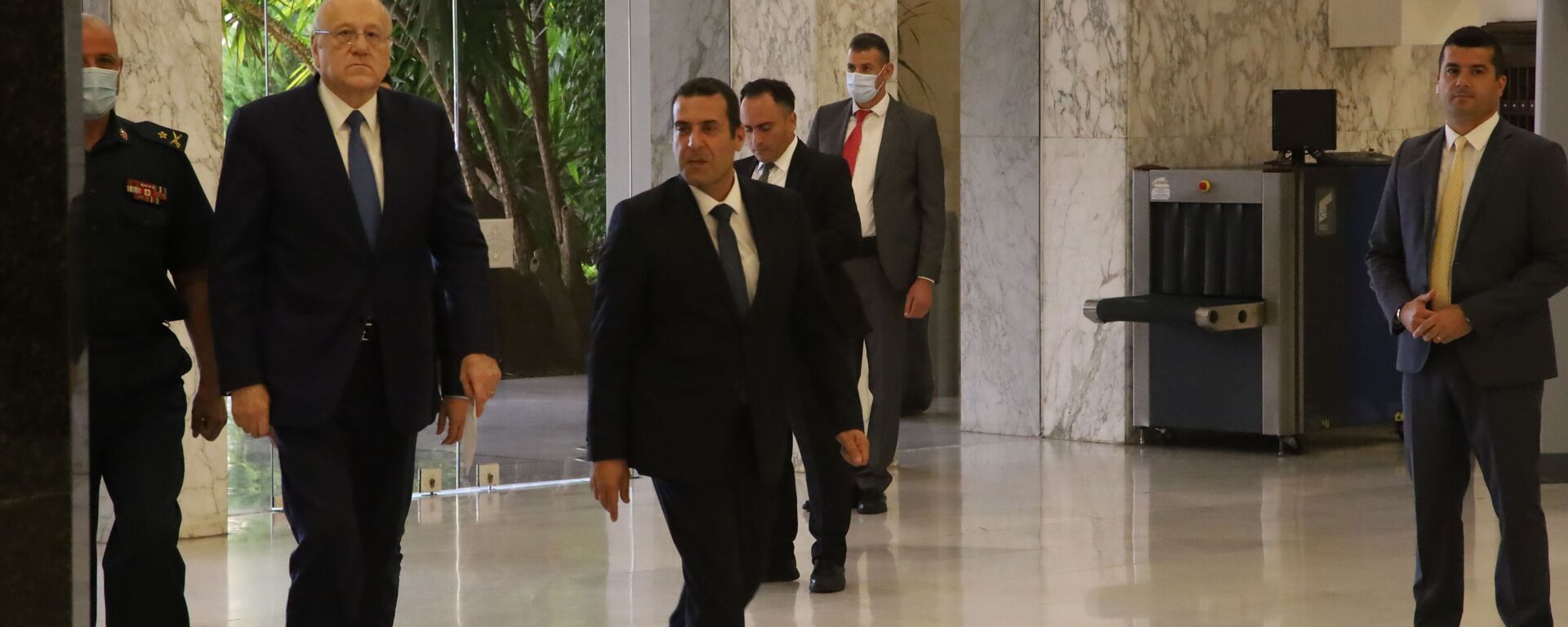 رئيس الحكومة اللبنانية نجيب ميقاتي يصل إلى قصر بعبدا، لبنان 10 سبتمبر 2021 - سبوتنيك عربي, 1920, 10.09.2021