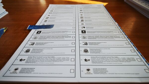 ورقة الاقتراع والأحزاب الروسية المشاركة بالانتخابات البرلمانية الروسية - سبوتنيك عربي