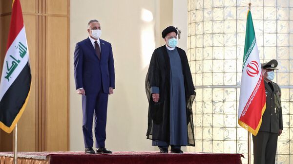 رئيس الوزراء العراقي مصطفى الكاظمي والرئيس الإيراني إبراهيم رئيسي في طهران - سبوتنيك عربي