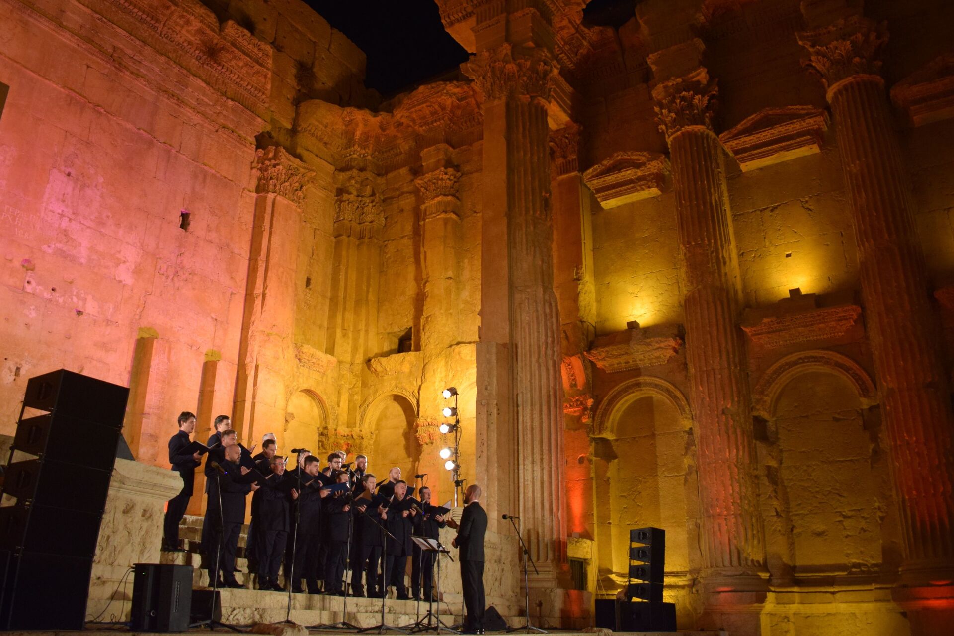 الموسيقى الكلاسيكية الروسية تصدح من قلعة بعلبك الأثرية، لبنان 16 سبتمبر 2021 - سبوتنيك عربي, 1920, 23.11.2021