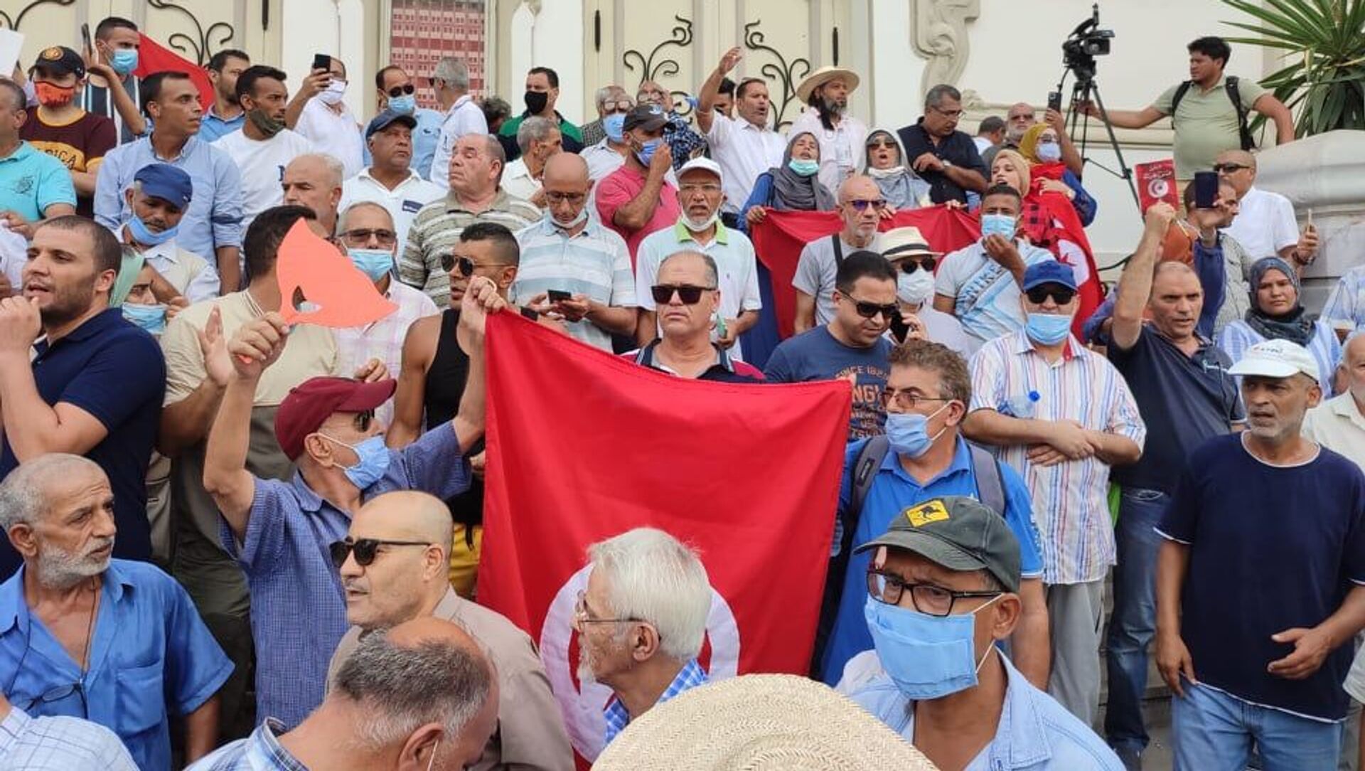 وقفة احتجاجية رافضة لقرارات الرئيس التونسي - سبوتنيك عربي, 1920, 18.09.2021