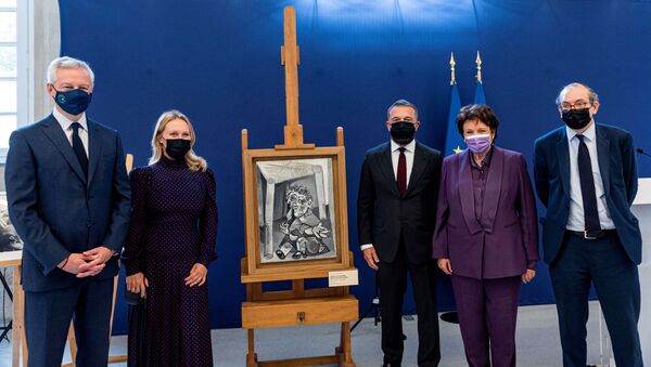 وزير الاقتصاد الفرنسي يتسلم لوحات من ابنة بيكاسو - سبوتنيك عربي