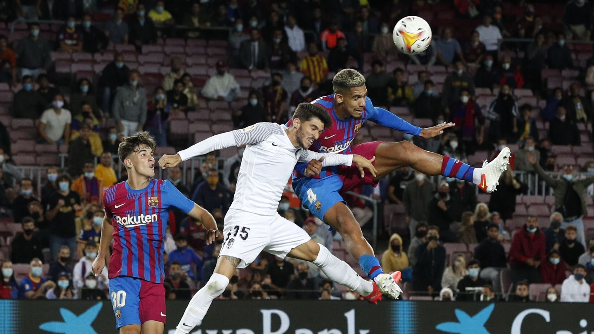 مباراة برشلونة وغرناطة المثيرة في الدوري الإسباني 20 سبتمبر 2021 - سبوتنيك عربي, 1920, 28.11.2021