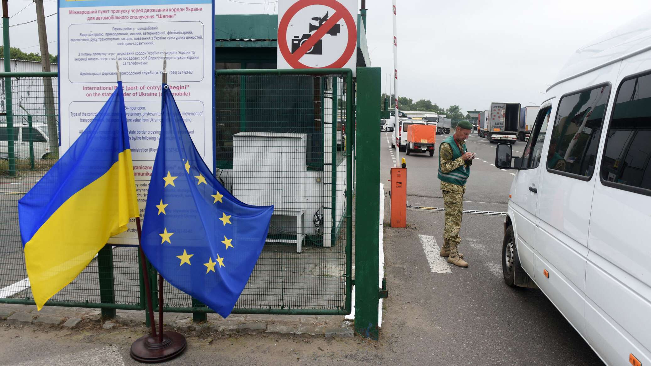 شركات النقل البولندية تغلق مجددا نقطة التفتيش "دوروهوسك" الحدودية مع أوكرانيا