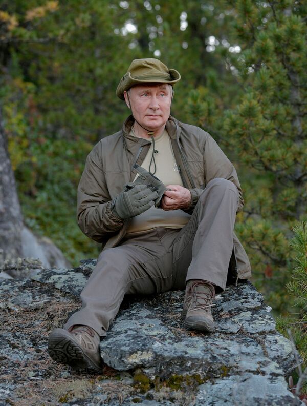إجازة الرئيس الروسي فلاديمير بوتين في غابات التايغا الروسية في سيبيريا، روسيا 26 سبتمبر 2021 - سبوتنيك عربي