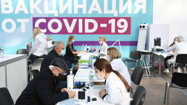 التطعيم ضد كوفيد - 19 في موسكو، روسيا  28 سبتمبر 2021 - سبوتنيك عربي