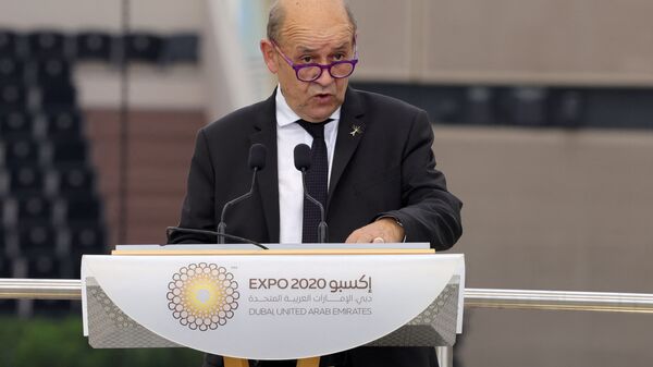 وزير الخارجية الفرنسي، جان إيف لودريان، أثناء زيارته معرض إكسبو 2020 دبي، 2 أكتوبر/ تشرين الأول 2021 - سبوتنيك عربي