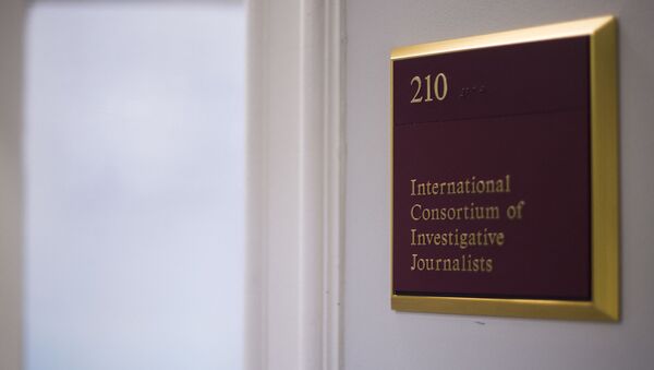 لافتة في مكاتب الاتحاد الدولي للصحفيين الاستقصائيين (ICIJ) في واشنطن العاصمة - سبوتنيك عربي