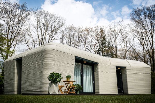 أول منزل مصنوع من الخرسانة المطبوعة ثلاثية الأبعاد في أيندهوفن، كجزء من مشروع مايلستون،  30 أبريل 2021. - سبوتنيك عربي