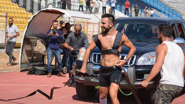 الشاب الرياضي السوري، يزن غياث صالح، بعد أن حطم رقما قياسيا في غينيس - سبوتنيك عربي