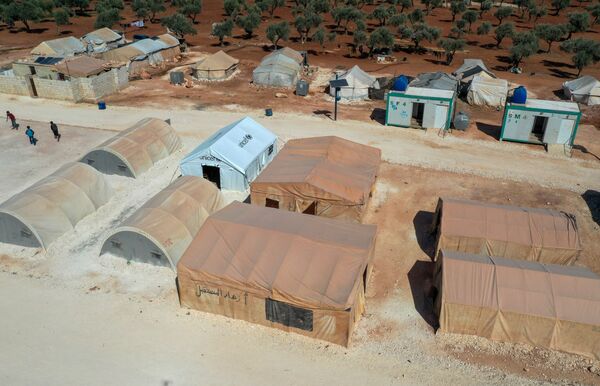 منظر جوي لمخيم النازحين السوريين في بلدة معرة مصرين بريف إدلب شمال غرب سوريا، 9 أكتوبر 2021. - سبوتنيك عربي