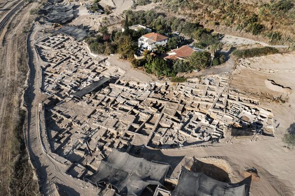 اكتشاف مجمع صناعة نبيذ قديم ضخم يعود تاريخه إلى حوالي 1500 عام في يفنه، جنوب تل أبيب، إسرائيل، 11 أكتوبر2021. - سبوتنيك عربي