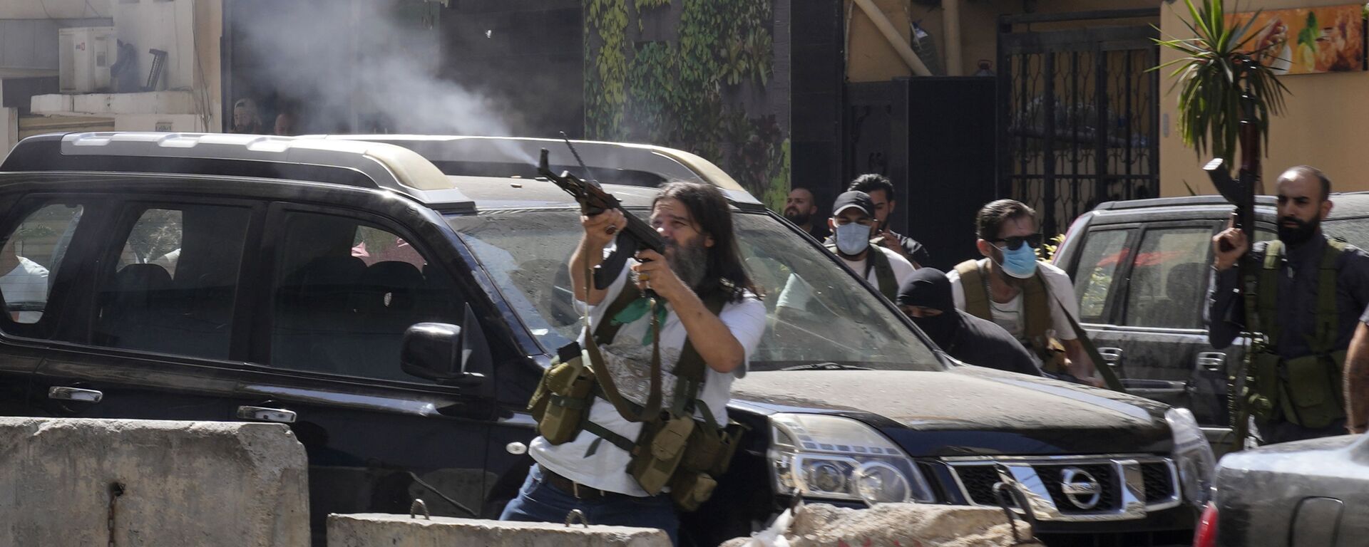 أنصار حزب الله خلال الاشتباكات في حي الطيونة، بيروت، لبنان 14 أكتوبر 2021 - سبوتنيك عربي, 1920, 19.10.2021