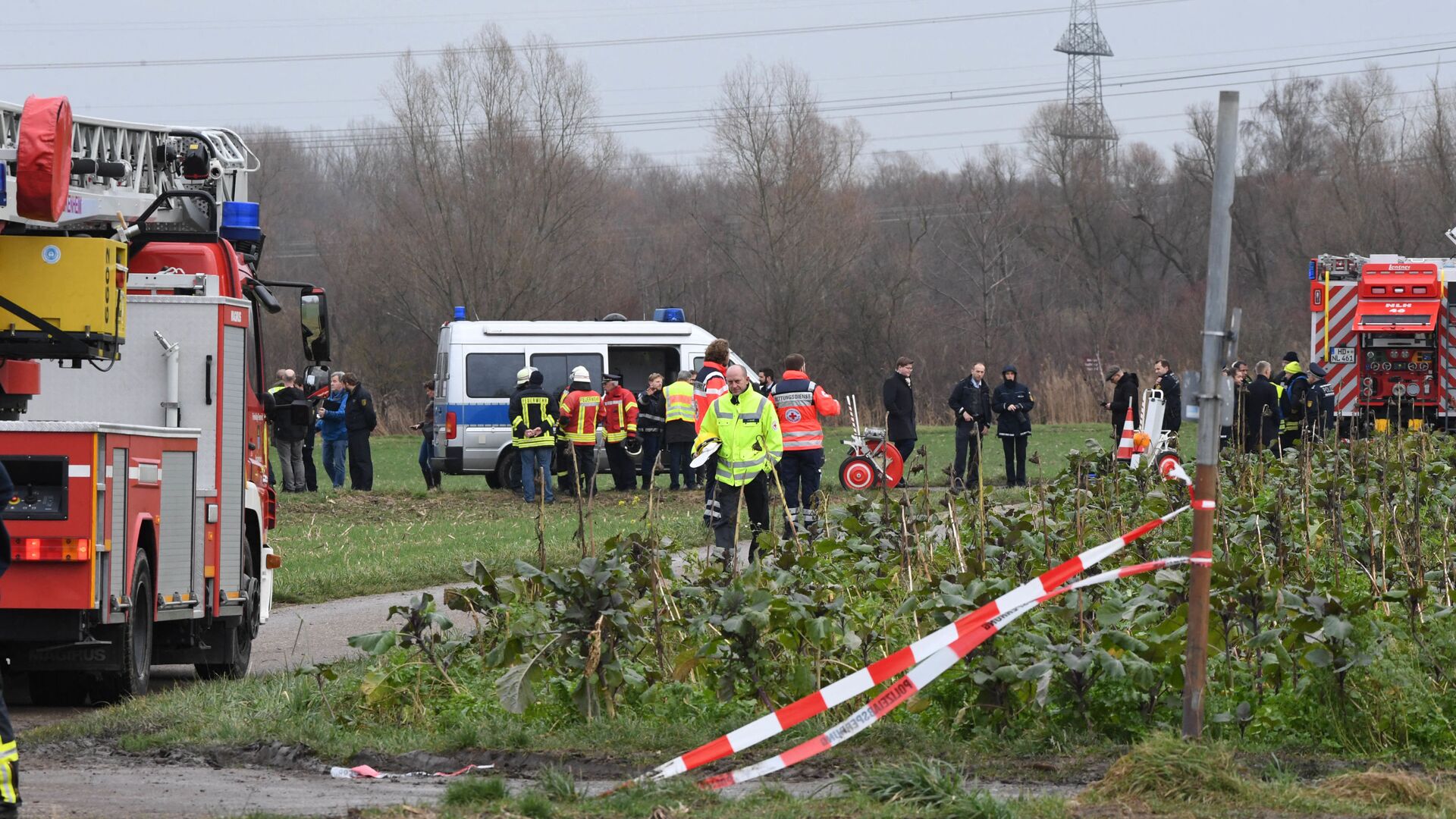 رجال الإطفاء ورجال الشرطة في موقع تحطم طائرة جنوب ألمانيا 23 يناير 2018 - سبوتنيك عربي, 1920, 18.10.2021
