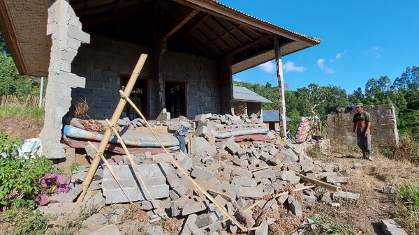 تداعيات زلزال (4.8 ريختر) ضرب جزيرة بالي، إندونيسيا 16 أكتوبر 2021 - سبوتنيك عربي