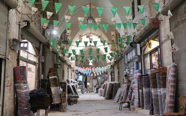 مدينة حلب تتزين احتفالاً بذكرى المولد النبوي، سوريا 18 أكتوبر 2021 - سبوتنيك عربي