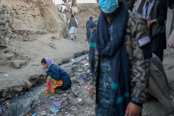 امرأة مدمنة مخدرات في كابول، أفغانستان 9 أكتوبر 2021 - سبوتنيك عربي
