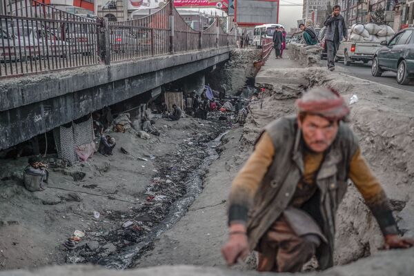 رجل مدمن مخدرات في كابول، أفغانستان 9 أكتوبر 2021 - سبوتنيك عربي