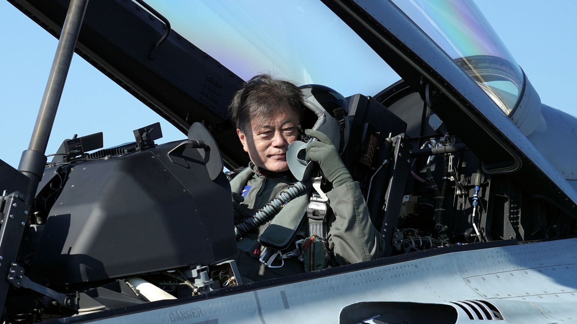 رئيس كوريا الجنوبية مون جيه إن يحلق بمقاتلة هجومية خفيفة طراز إف إيه 50 - سبوتنيك عربي, 1920, 02.12.2021