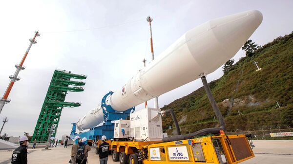 صاروخ نوري (KSLV-II NURI ) من صنع كوريا الجنوبية، في مركز نارو للفضاء في غوهيونغ، 20 أكتوبر 2021 - سبوتنيك عربي