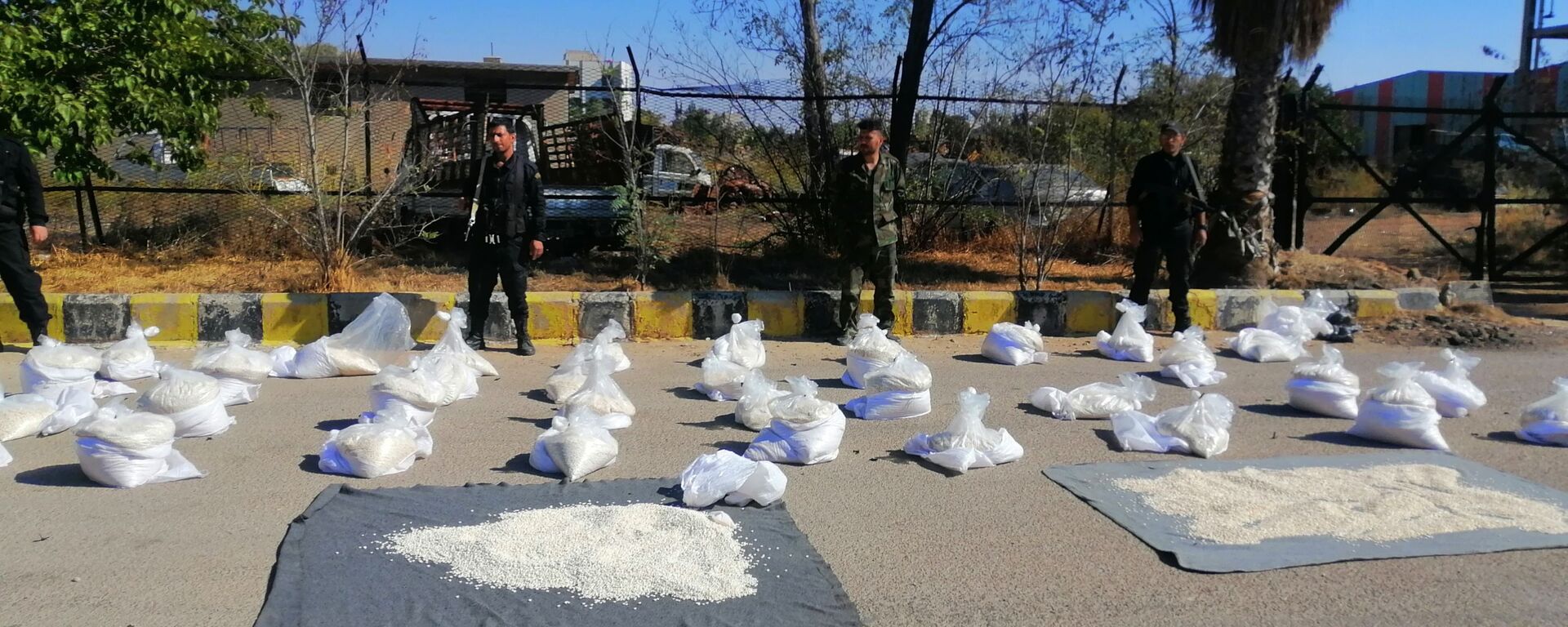 السلطات السورية تضبط 4 مليون حبة كبتاغون مخدر قادمة من لبنان - سبوتنيك عربي, 1920, 24.10.2021