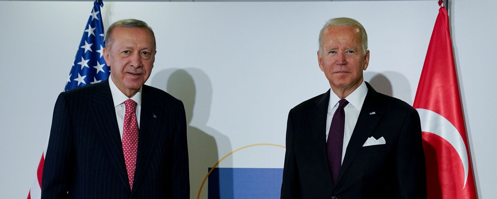 الرئيس الأمريكي جو بايدن والرئيس التركي رجب طيب أردوغان في اجتماع ثنائي على هامش قمة قادة مجموعة العشرين في روما، إيطاليا، 31 أكتوبر / تشرين الأول 2021 - سبوتنيك عربي, 1920, 31.10.2021