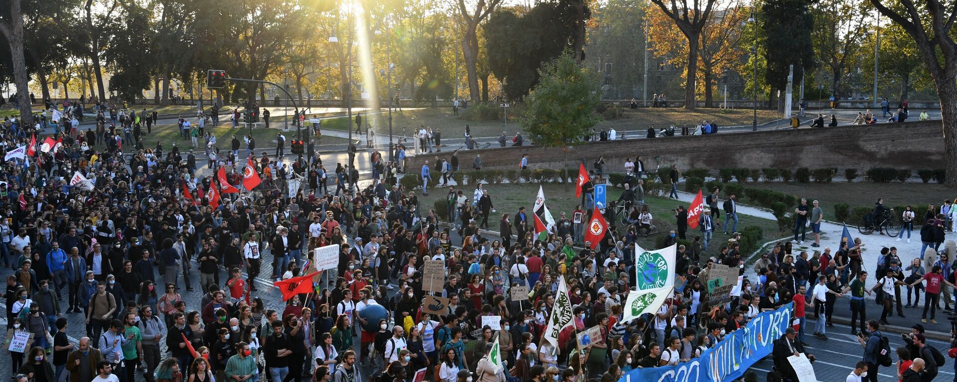 احتجاجات ضد إقامة قمة مجموعة العشرين في روما، إيطاليا 30 أكتوبر 2021 - سبوتنيك عربي, 1920, 06.04.2022