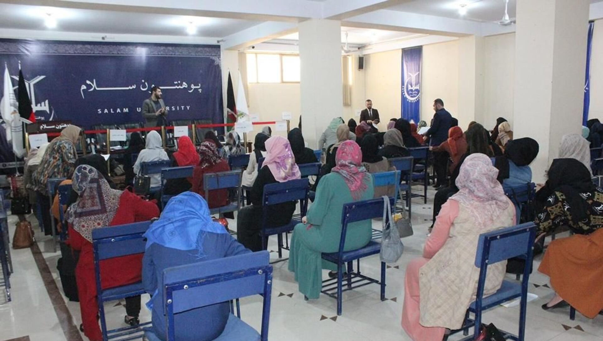 التعليم الجامعي للنساء في جامعة سلام، كابول، أفغانستان - سبوتنيك عربي, 1920, 09.11.2021