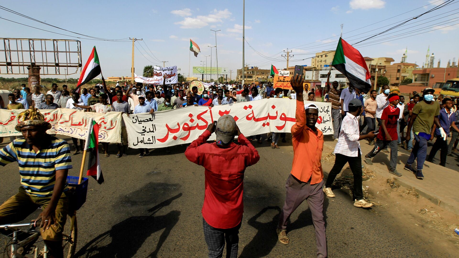 متظاهرون يحتجون ضد الانقلاب العسكري في خرطوم، السودان 30 أكتوبر 2021 - سبوتنيك عربي, 1920, 13.11.2021