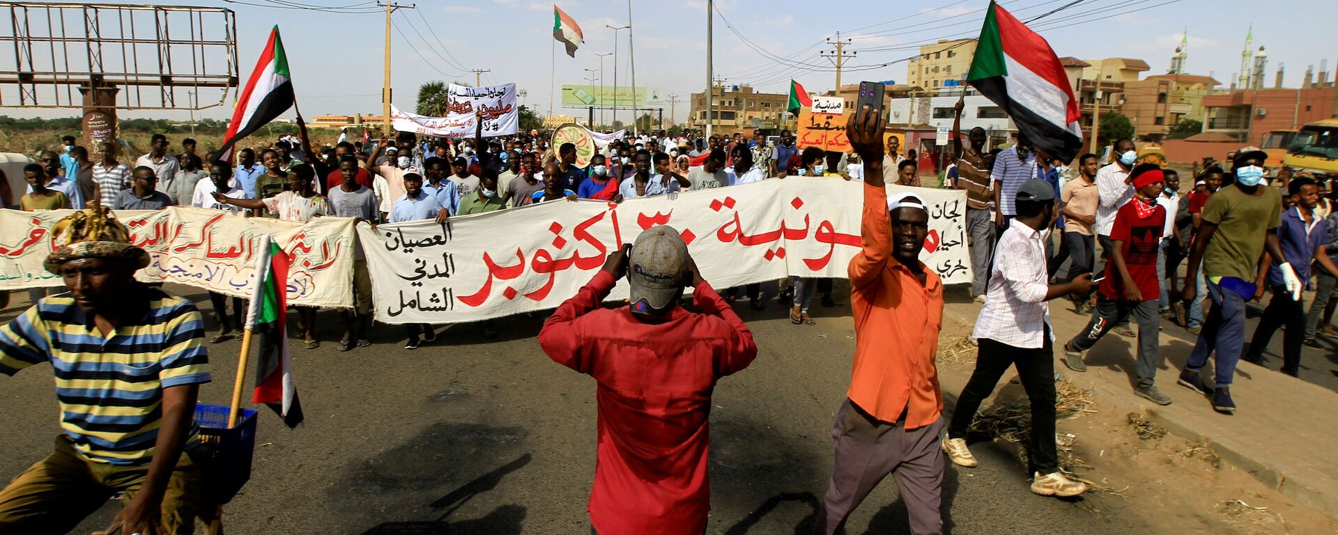 متظاهرون يحتجون ضد الانقلاب العسكري في خرطوم، السودان 30 أكتوبر 2021 - سبوتنيك عربي, 1920, 21.11.2021