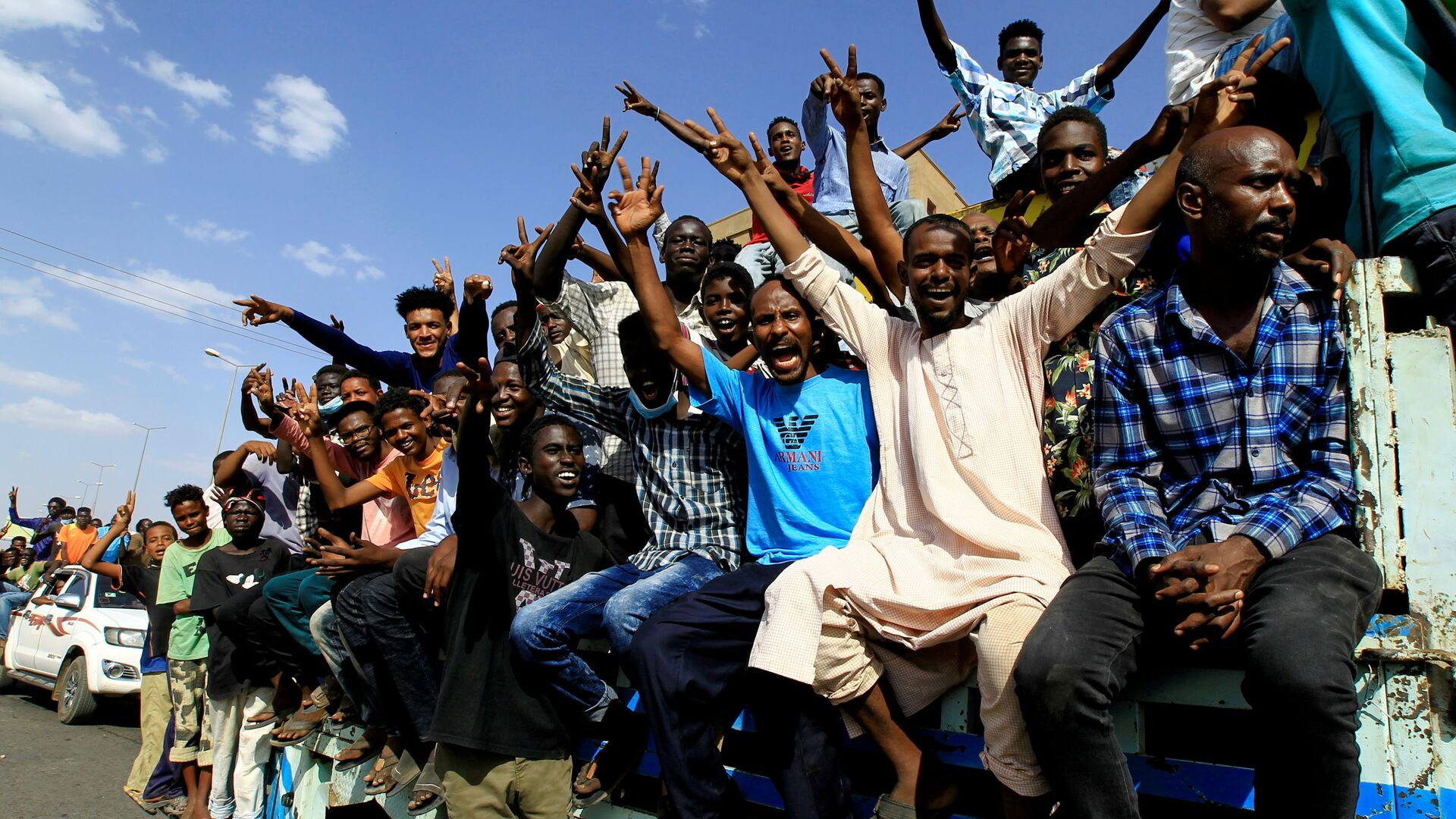 30 أكتوبر/ تشرين الأول 2021 - متظاهرون يحتجون ضد الانقلاب العسكري في خرطوم السودانية. - سبوتنيك عربي, 1920, 13.04.2022