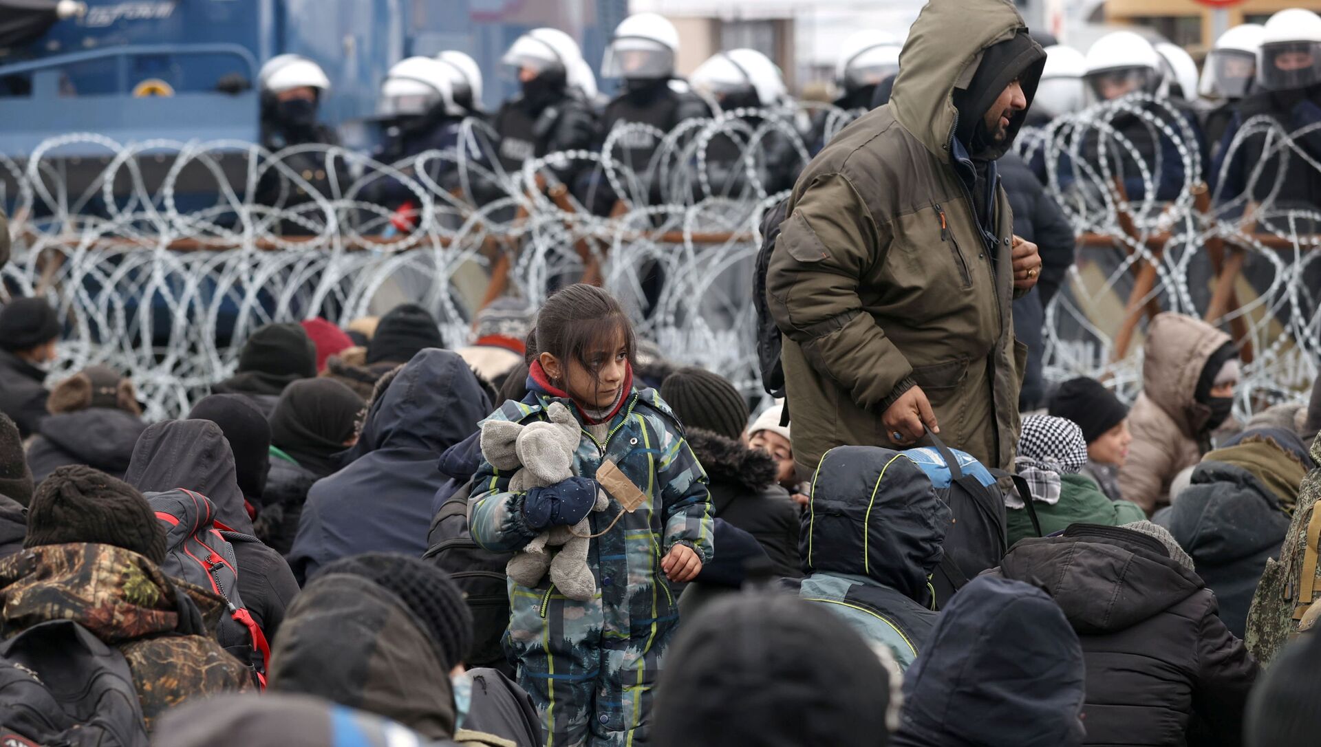 وضع المهاجرين العالقين في مخيم للاجئين في كوزنيكا، على الحدود بين بيلاروسيا و بولندا 15 نوفمبر 2021 - سبوتنيك عربي, 1920, 15.11.2021