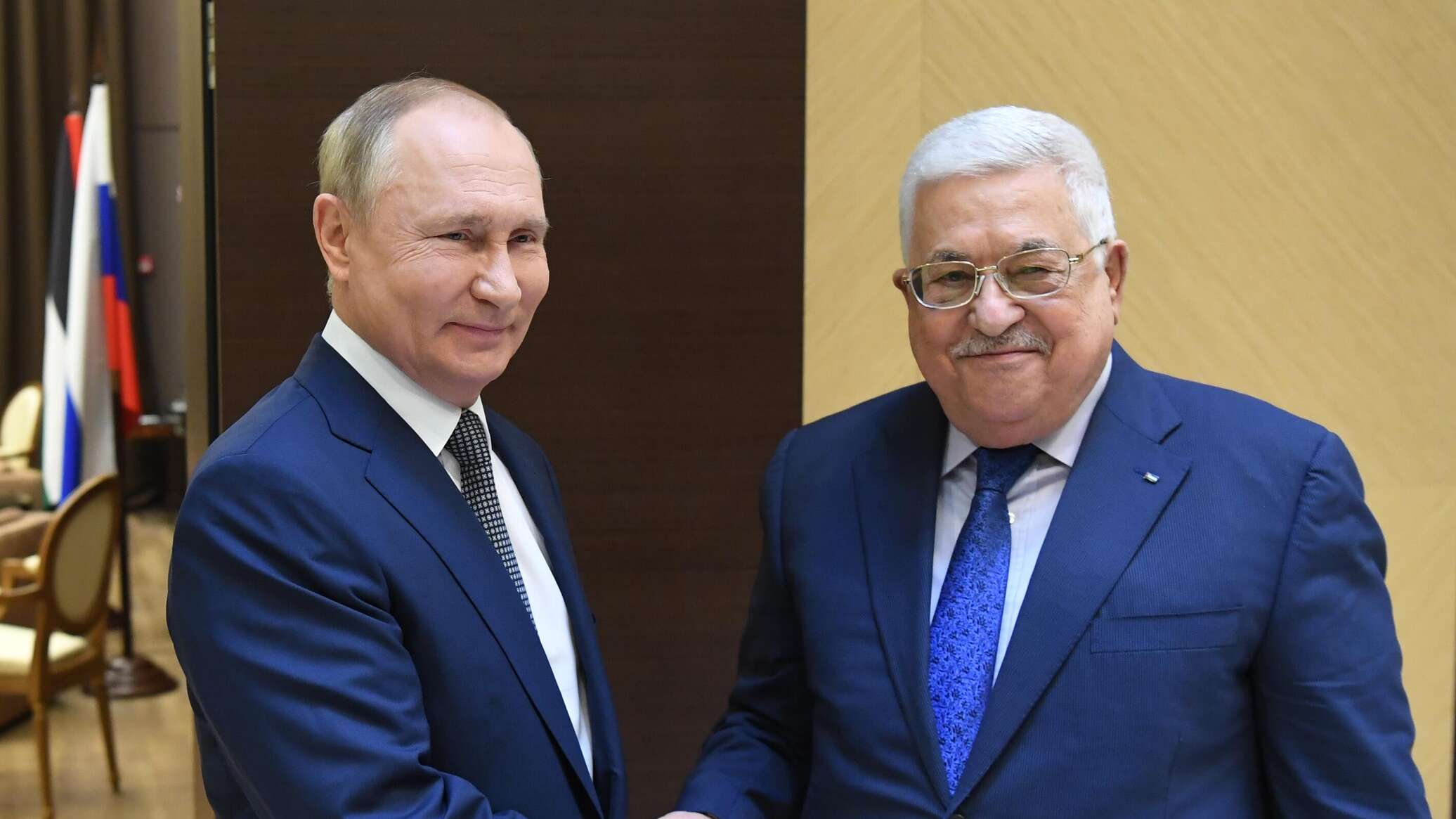 بوتين يدعو الرئيس الفلسطيني لزيارة روسيا
