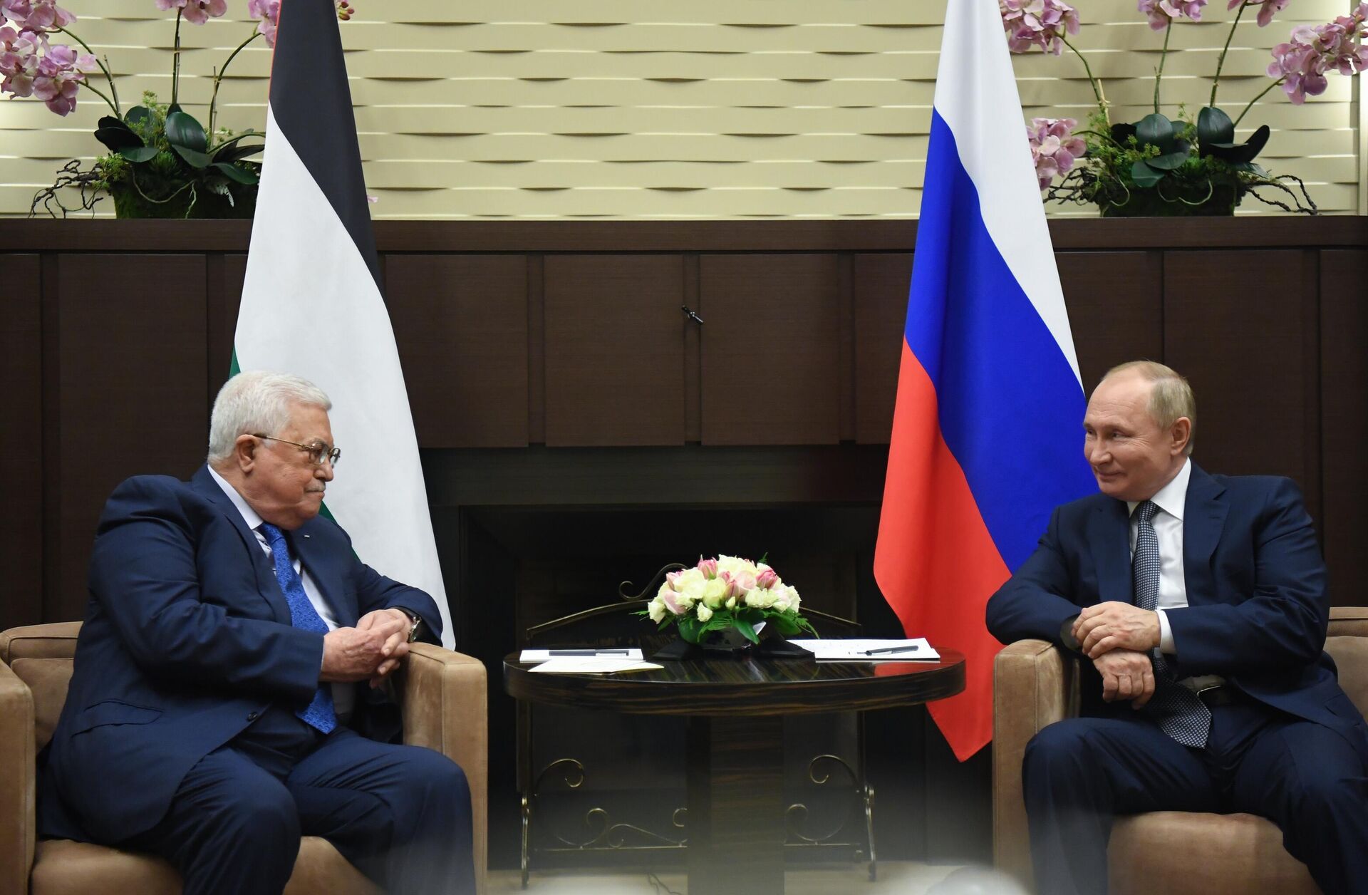 الرئيس فلاديمير بوتين يلتقي مع الرئيس الفلسطيني محمود عباس في مدينة سوتشي، روسيا 23 نوفمبر 2021 - سبوتنيك عربي, 1920, 23.11.2021