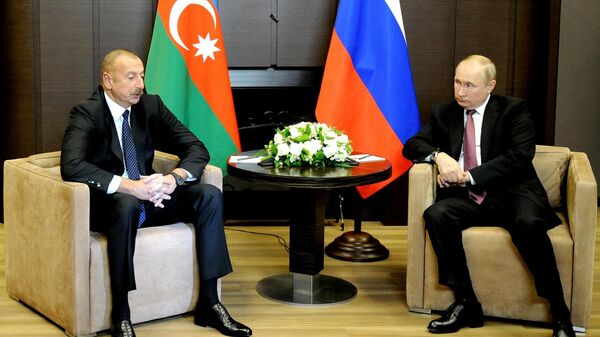 الرئيس الروسي فلاديمير بوتين مع الرئيس الأذربيجاني إلهام علييف في سوتشي الروسية - سبوتنيك عربي