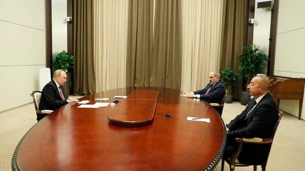 لقاء ثلاثي بين الرئيس الروسي فلاديمير بوتين والرئيس الأذربيجاني إلهام علييف ورئيس الوزراء الأرميني نيكول باشينيان في سوتشي الروسية - سبوتنيك عربي