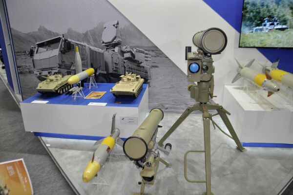 صواريخ كورنيت إي إم في الجناح الروسي بمعرض الصناعات الدفاعية إيديكس 2021  - سبوتنيك عربي