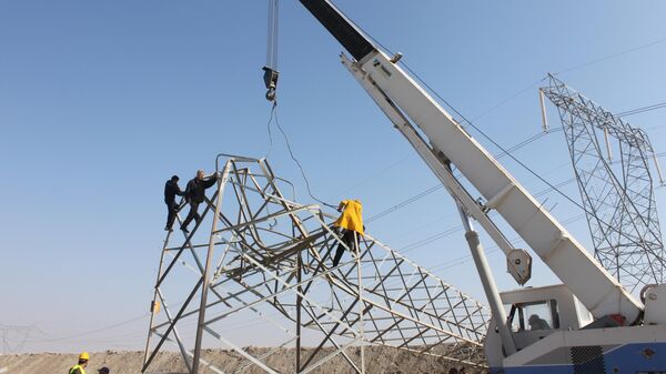 أعمال صيانة خط الربط الكهربائي مع الأردن تمهيداً لتزويد لبنان بالطاقة الكهربائية عبر الأراضي السورية - سبوتنيك عربي