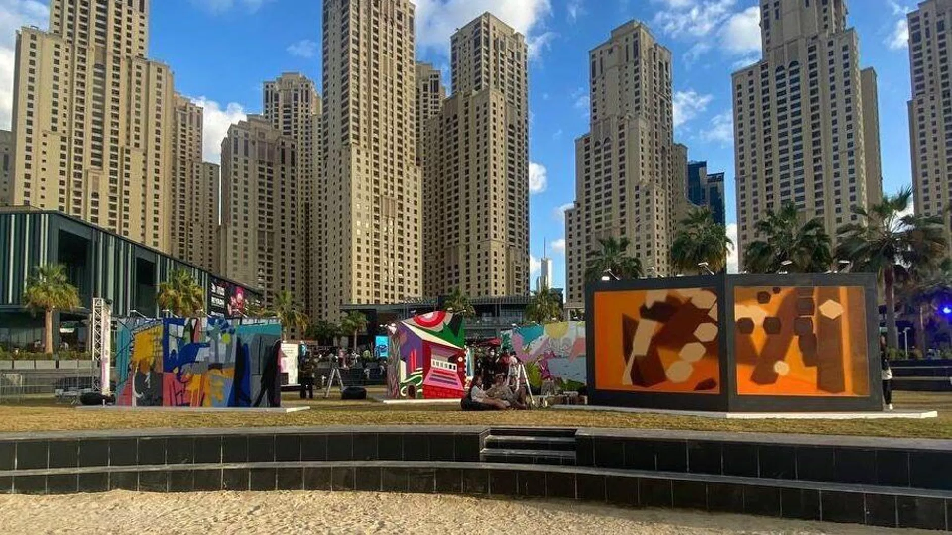 385 مليار درهم إجمالي معاملات الدفع الشخصية منها 52% بالبطاقات