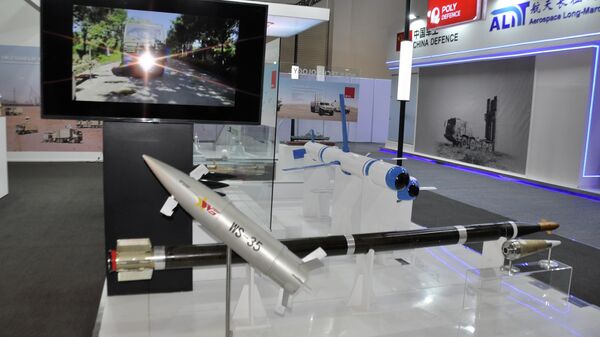صواريخ سي إم - 501 الصينية الموجهة المضادة للدبابات خلال عرضها في إيديكس 2021 - سبوتنيك عربي