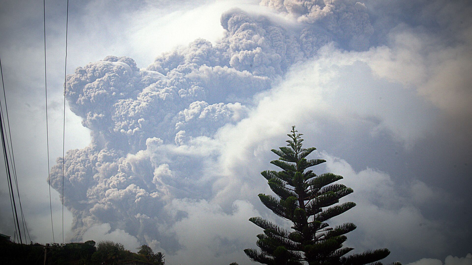 منظر لثوران بركان لا سوفرير في جزيرة سانت فنسنت الكاريبية، 21 أبريل 2021.
 - سبوتنيك عربي, 1920, 15.01.2022