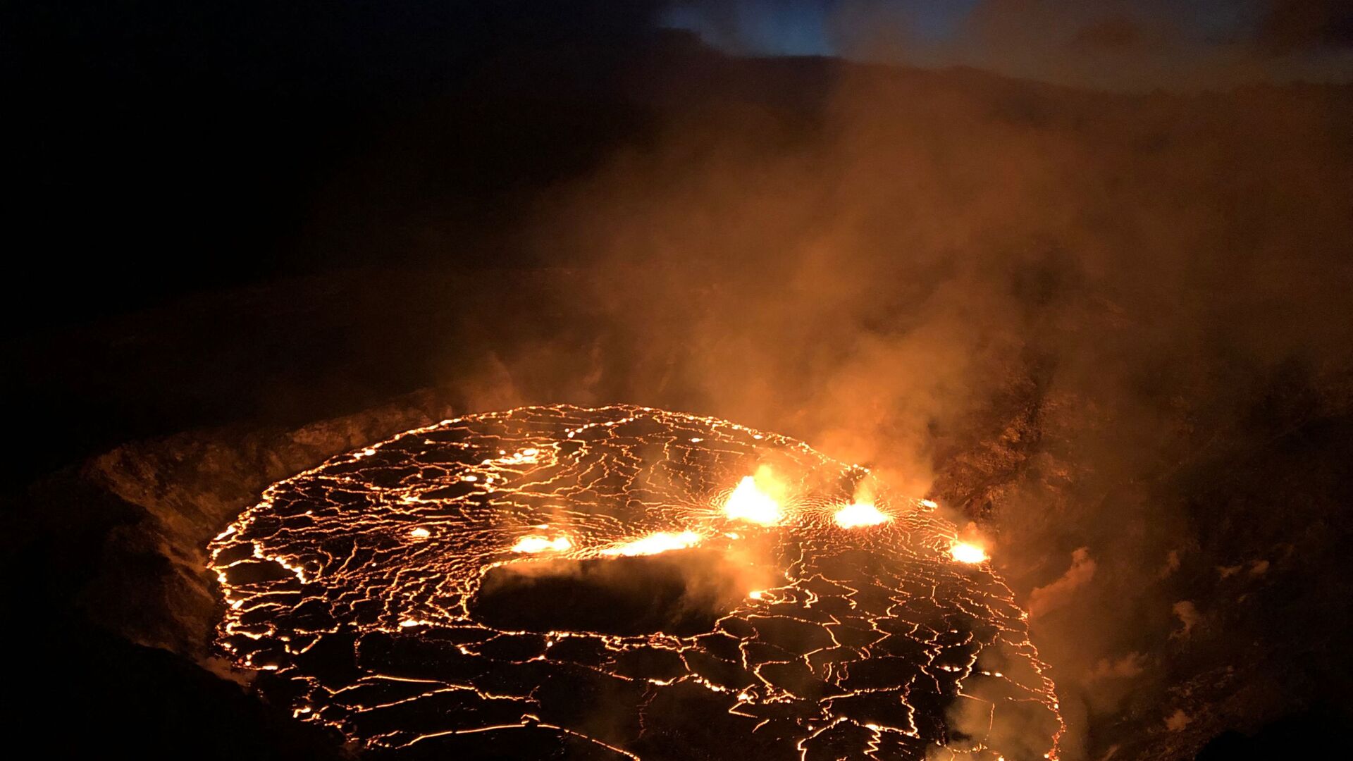 في 30 سبتمبر 2021، نشرت هيئة المسح الجيولوجي الأمريكية (USGS) صورة لاستمرار ثوران بركان كيلويا في هاواي، وهو أكثر البراكين نشاطاً في العالم. - سبوتنيك عربي, 1920, 11.09.2023