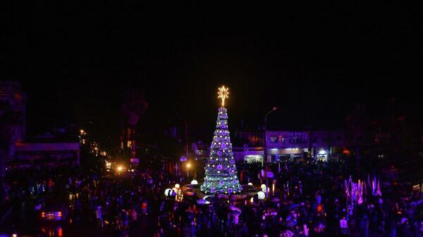 إضاءة شجرة الميلاد في السقيلبية وسط سوريا - سبوتنيك عربي