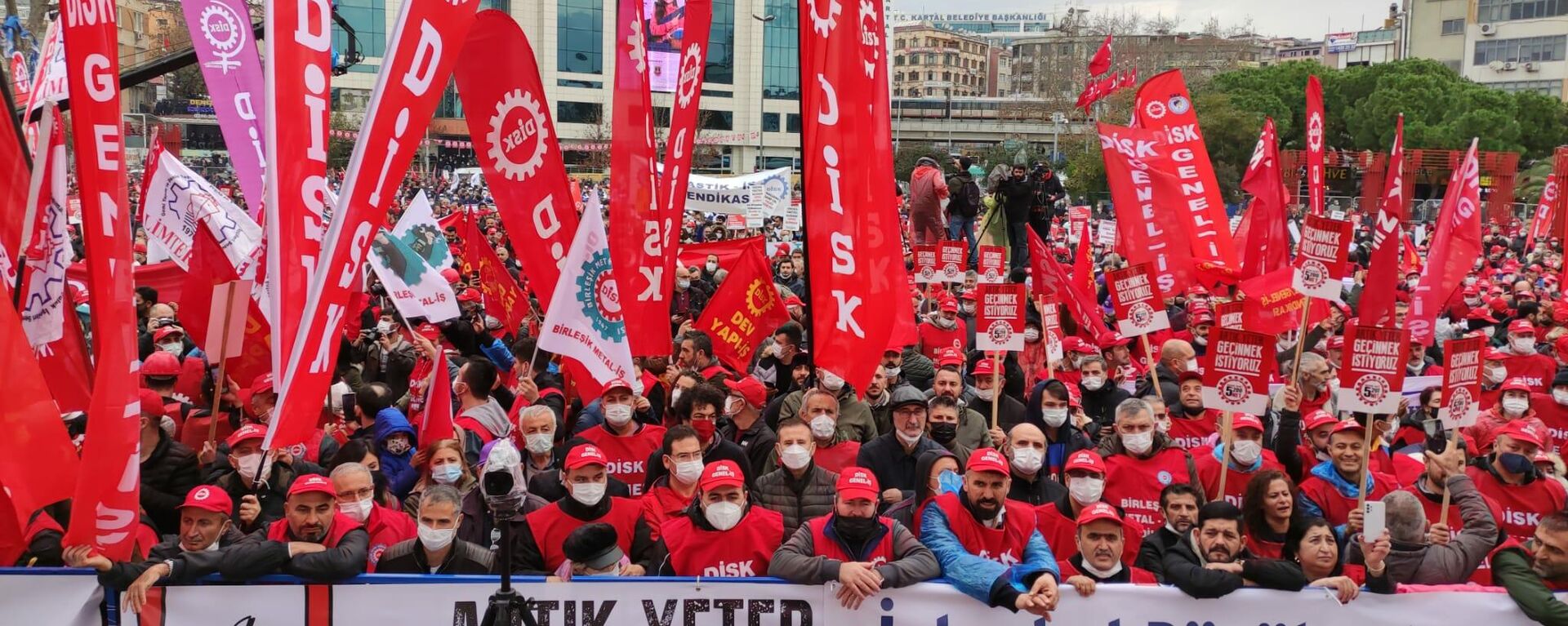 آلاف الأتراك يتظاهرون وسط إسطنبول ضد غلاء الأسعار ويطالبون الحكومة بالاستقالة - سبوتنيك عربي, 1920, 31.05.2022