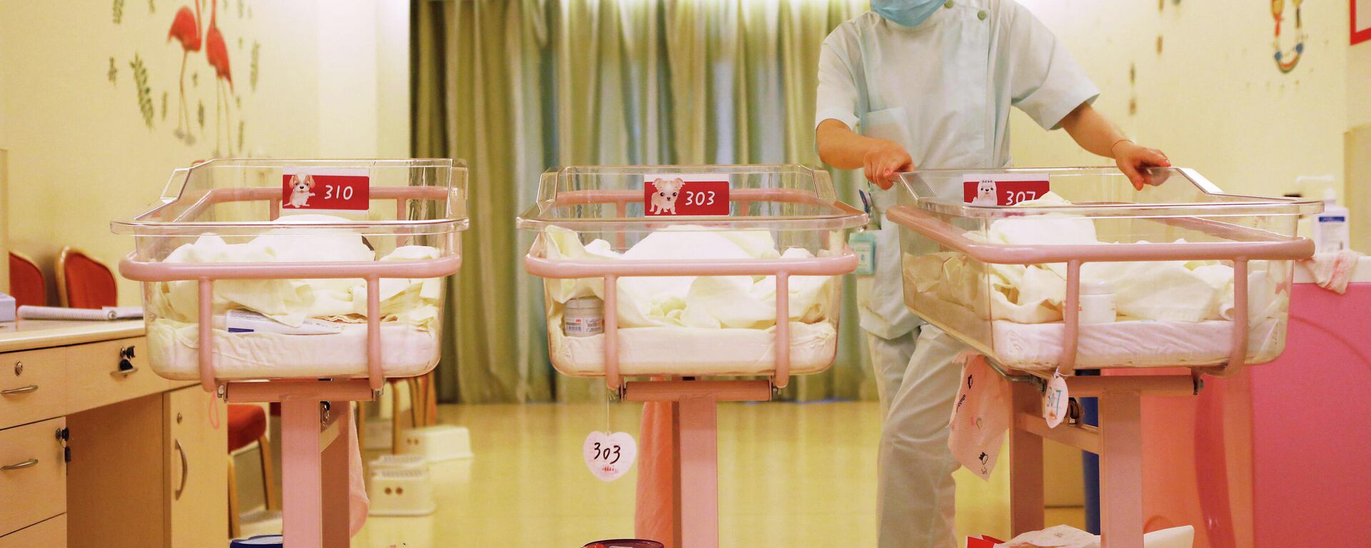 أطفال مولودين حديثا داخل إحدى مستشفيات الصين - سبوتنيك عربي, 1920, 16.12.2021